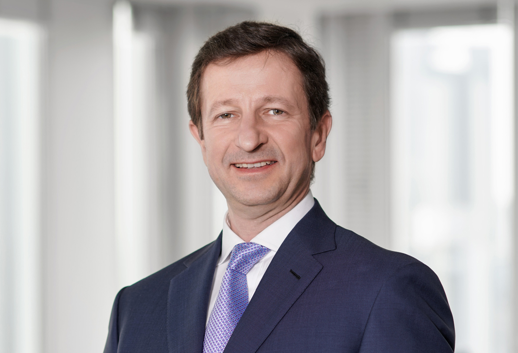 Dr. Carsten T. Gromotke
